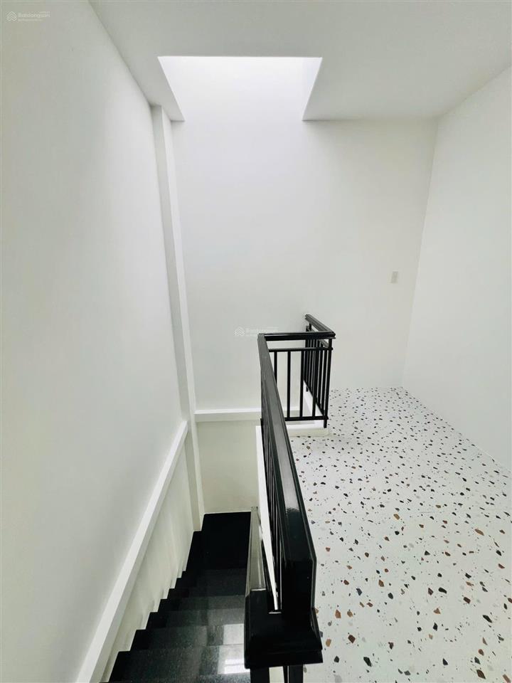 Bán nhà mặt phố 3 tầng mới đường hùng vương, phường nha trang, 4tỷ850 chính chủ uy tín