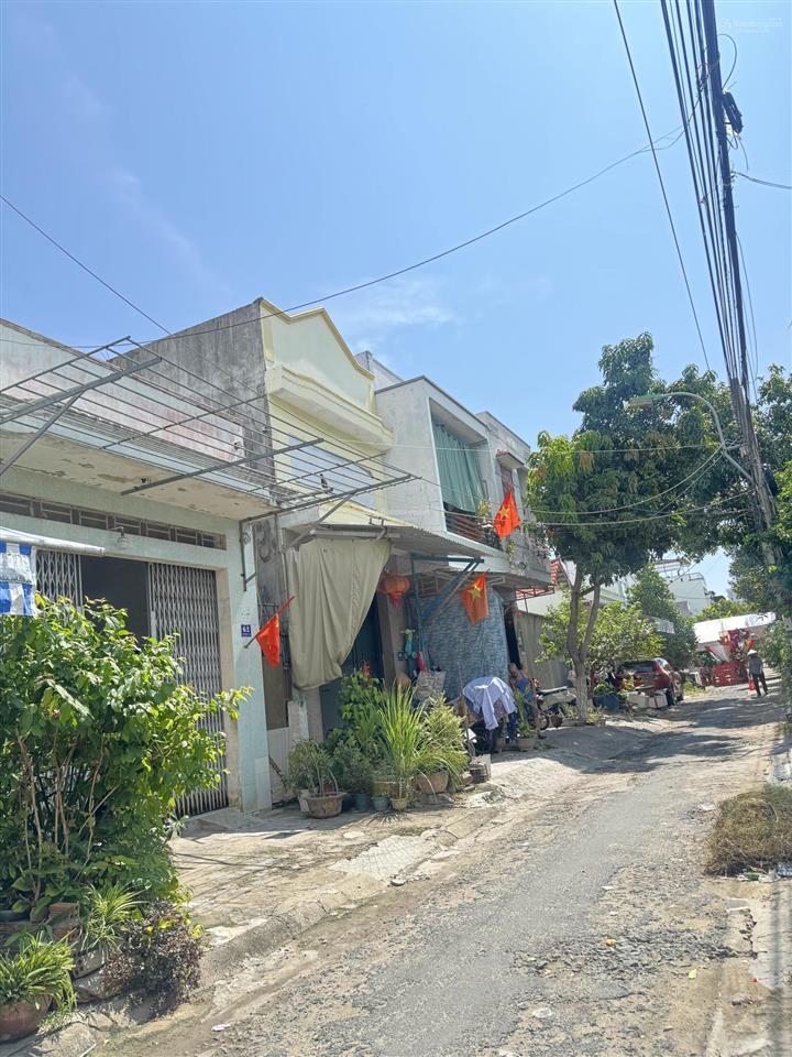 Bán nhà riêng 180m2  2 mặt tiền gần chợ, sát biển hòn rớ phường nam nha trang || chỉ 4 tỷ 5