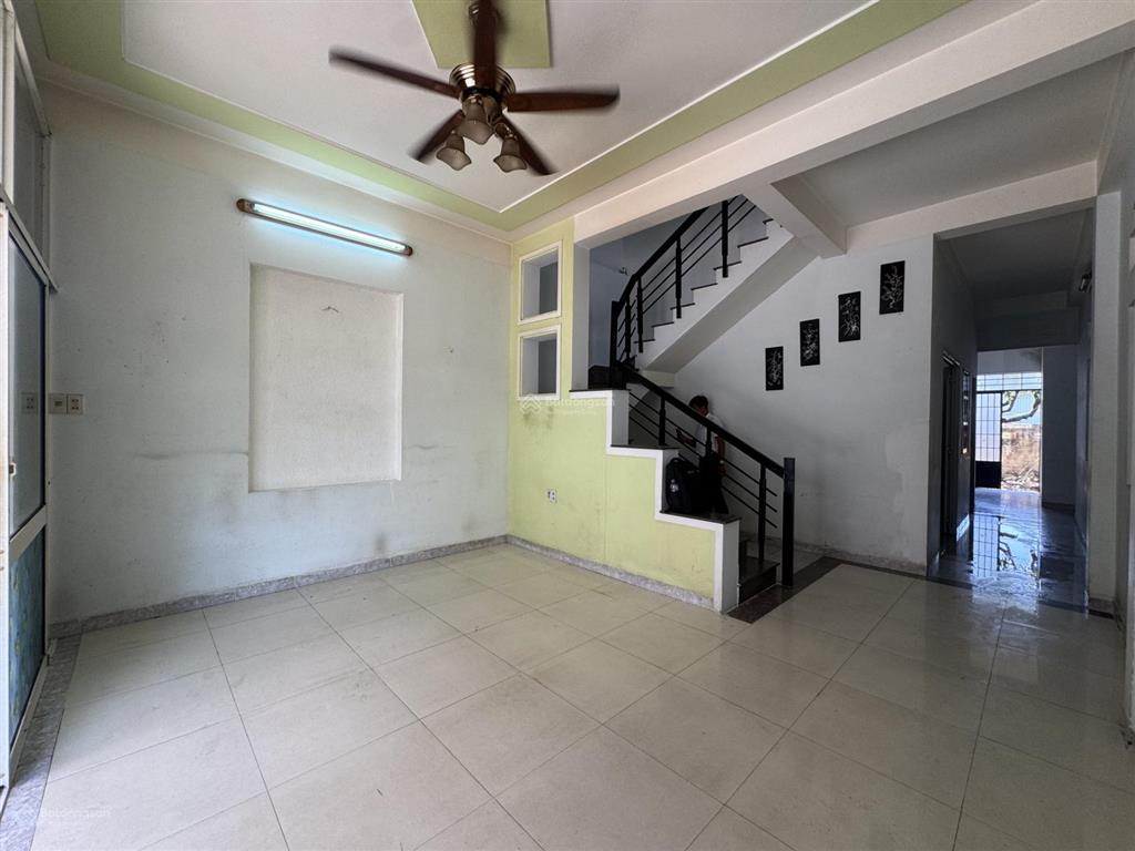 Bán nhà riêng 180m2  2 mặt tiền gần chợ, sát biển hòn rớ phường nam nha trang || chỉ 4 tỷ 5