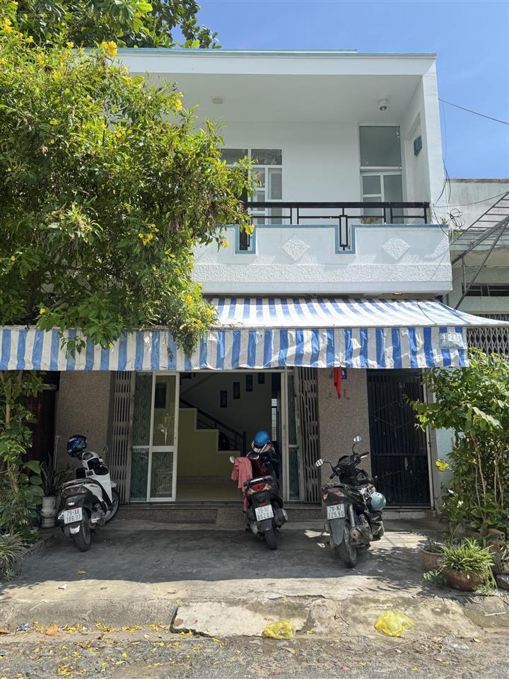 Bán nhà riêng 180m2  2 mặt tiền gần chợ, sát biển hòn rớ phường nam nha trang || chỉ 4 tỷ 5