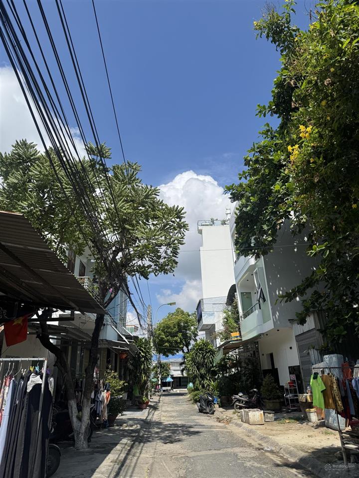 Bán nhà riêng 180m2  2 mặt tiền gần chợ, sát biển hòn rớ phường nam nha trang || chỉ 4 tỷ 5
