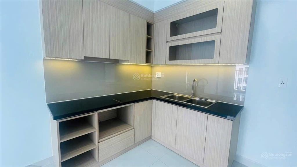 Chính chủ bán căn hộ 2pn, 65m2, view thoáng, sổ hồng đầy đủ, giá tốt.