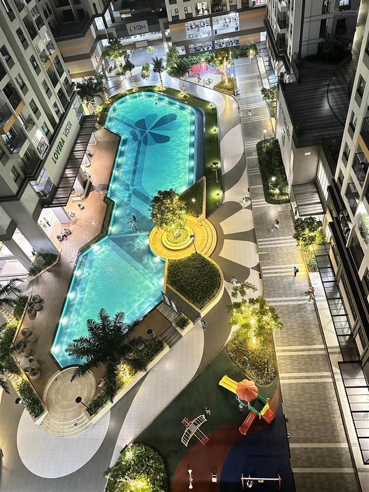 Cần tiền bán gấp căn hộ 2 phòng ngủ view hồ bơi đẹp