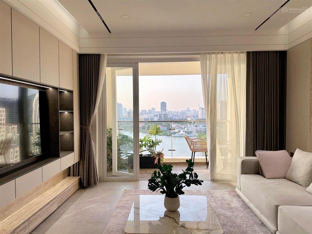 Bán căn hộ riverside residence pmh quận 7  dt 145m2 view sông giá đầu tư.  0917 761 *** e trang