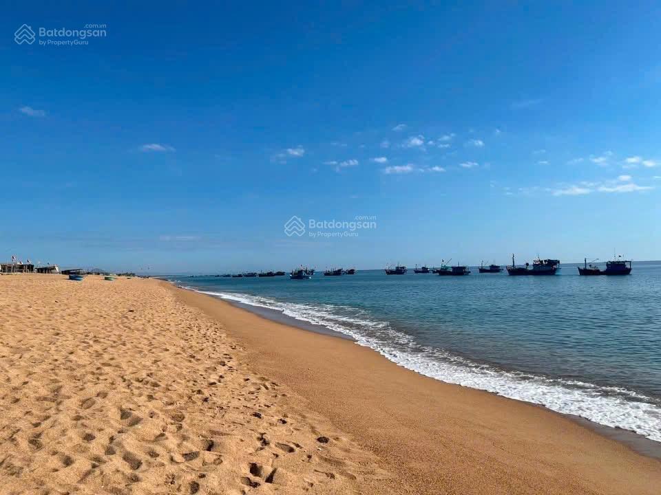 Bán lô 318 m mặt đường lý tự trọng, khu phố phú thọ 2, view biển