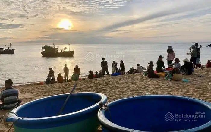 Bán lô 318 m mặt đường lý tự trọng, khu phố phú thọ 2, view biển