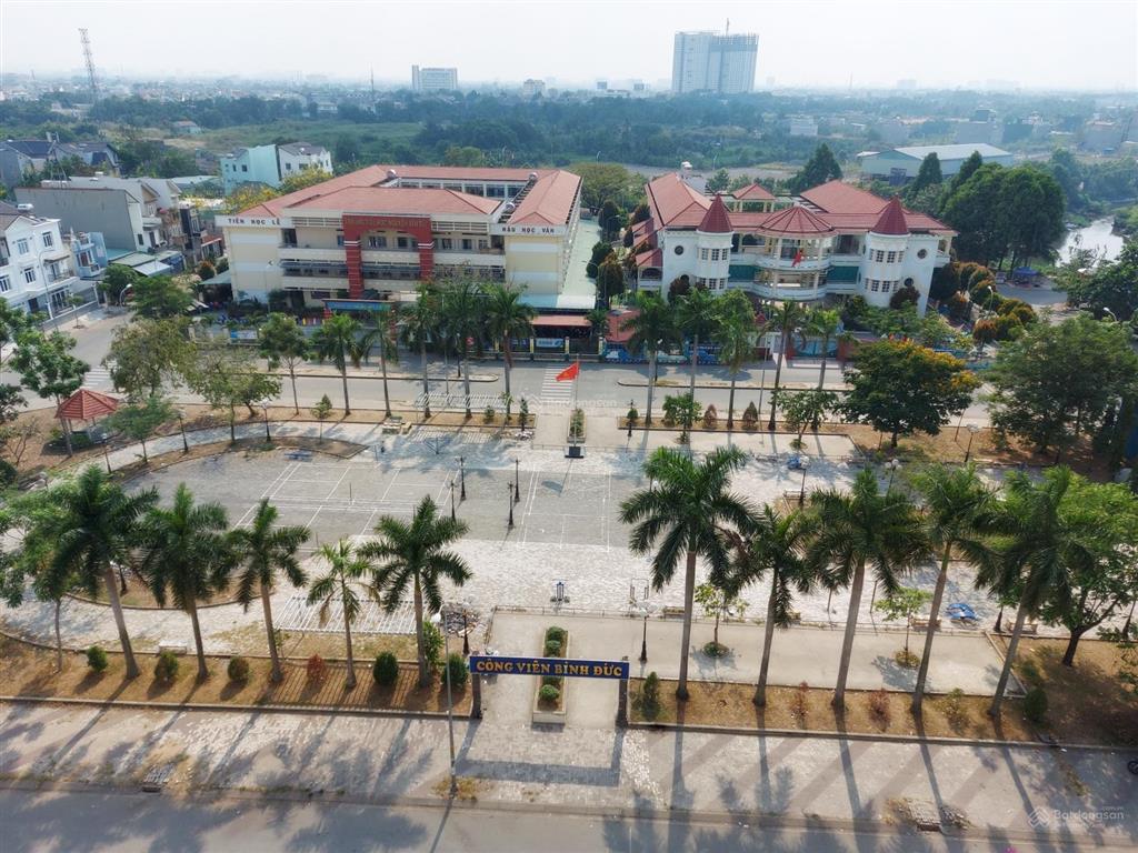 Bán nhanh căn hộ 60m, cách quận 1 chỉ 30 phút, sổ hồng, giá 2.4 tỷ (bớt lộc cho khách thiện chí)