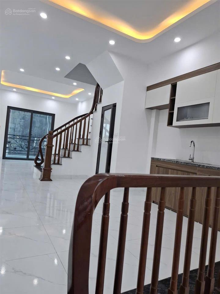 Chính chủ bán nhà 40.8m² x 4 tầng, 3 mặt thoáng, ô tô vào nhà tại quốc oai