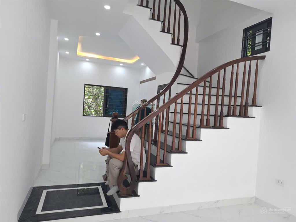 Chính chủ bán nhà 40m² x 4 tầng, 3 mặt thoáng, ô tô đỗ cửa tại đan phượng