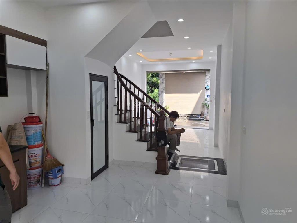 Chính chủ bán nhà 40m² x 4 tầng, 3 mặt thoáng, ô tô đỗ cửa tại đan phượng