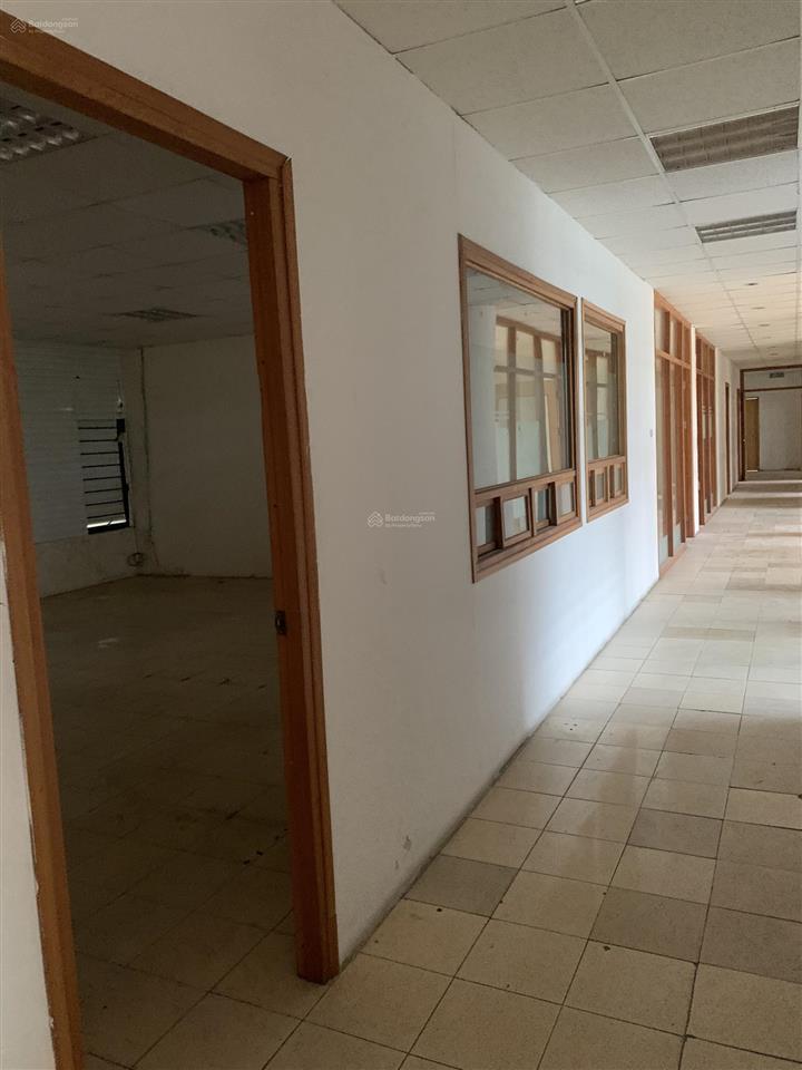 Cho thuê mặt bằng 2700m2 (4 tầng) khu cầu diễn làm đào tạo, vp