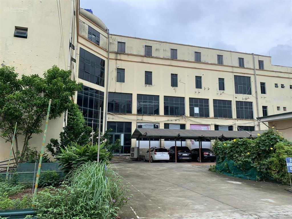 Cho thuê mặt bằng 2700m2 (4 tầng) khu cầu diễn làm đào tạo, vp