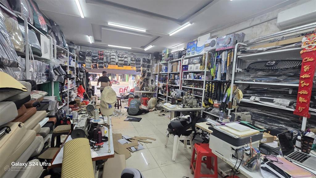 Cho thuê mặt bằng kinh doanh nguyên căn ngang 5.5x15m tại đường an dương vương quận 5