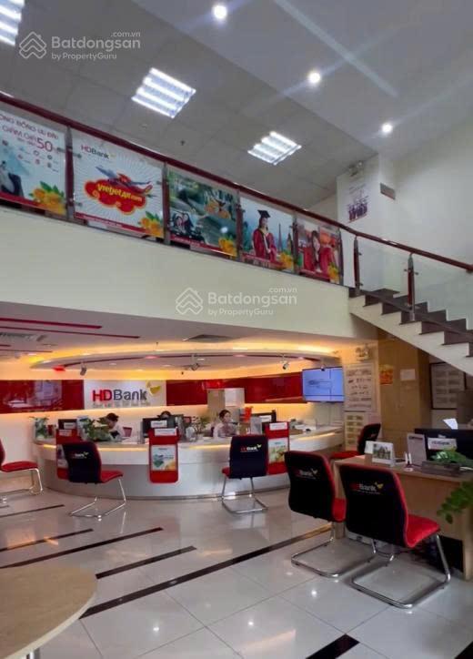 Cho thuê văn phòng tầng trệt lửng 150m2 vị trí đẹp tại trường sơn, tân bình