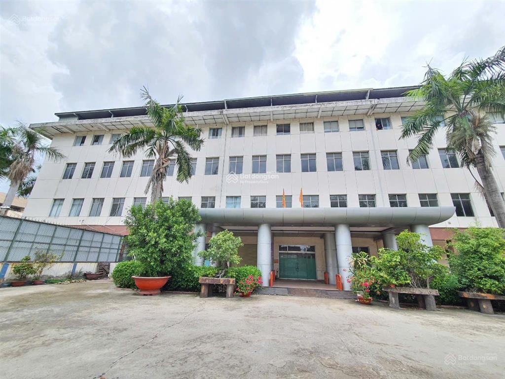 Cho thuê kho kết hợp văn phòng dt 1500m2 tại mặt tiền xe ra vào đường võ văn kiệt, q6