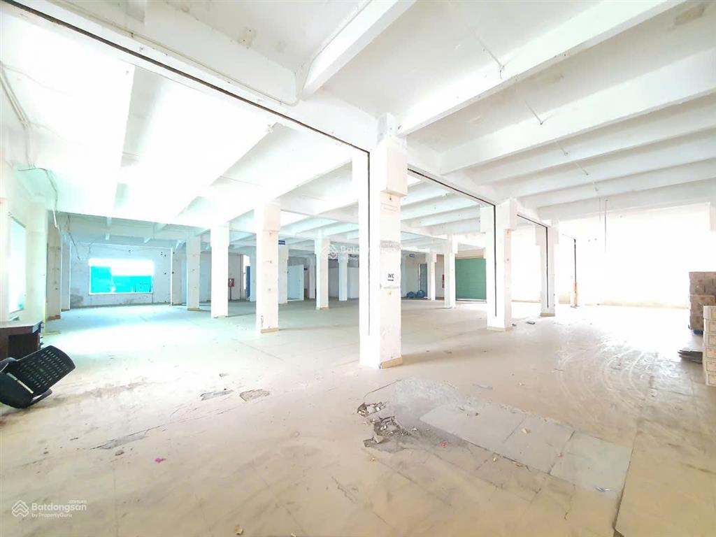 Cho thuê kho kết hợp văn phòng dt 1500m2 tại mặt tiền xe ra vào đường võ văn kiệt, q6