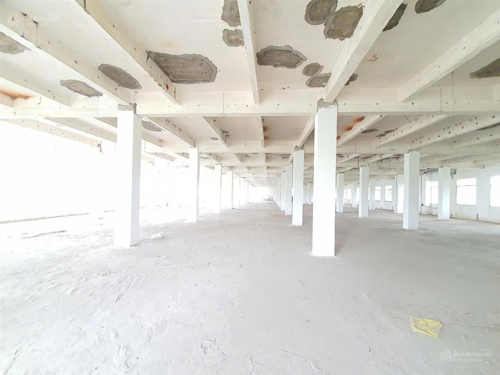 Cho thuê kho kết hợp văn phòng dt 1500m2 tại mặt tiền xe ra vào đường võ văn kiệt, q6