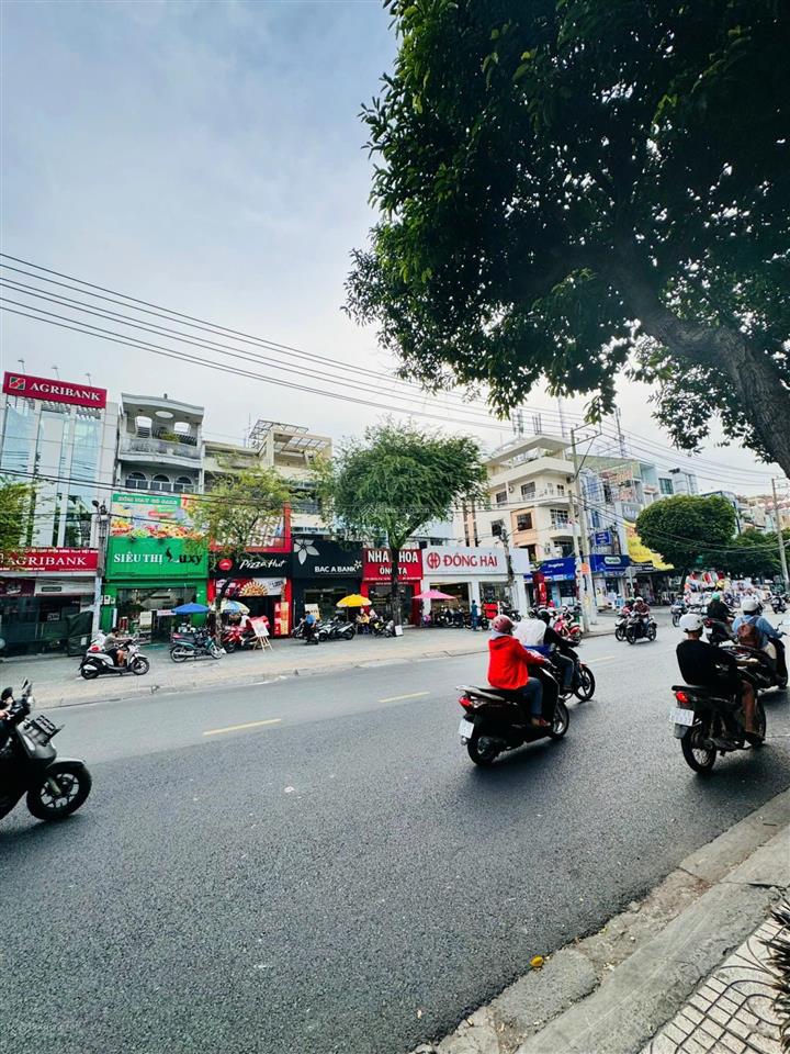 Cho thuê mặt bằng trệt tại 708 cmt8 dt 7.2x23.5m tại quận tân bình