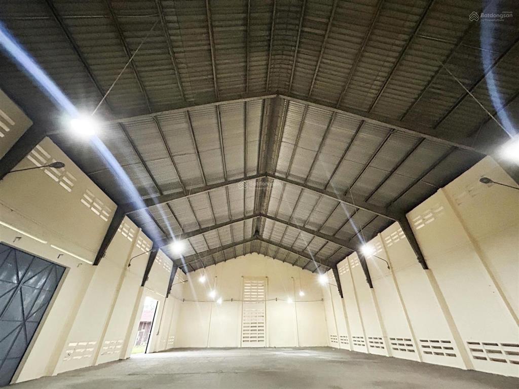 Cho thuê kho 800m2 tại hóc môn vị trí đẹp, giá hợp lý, sẵn sàng vận hành
