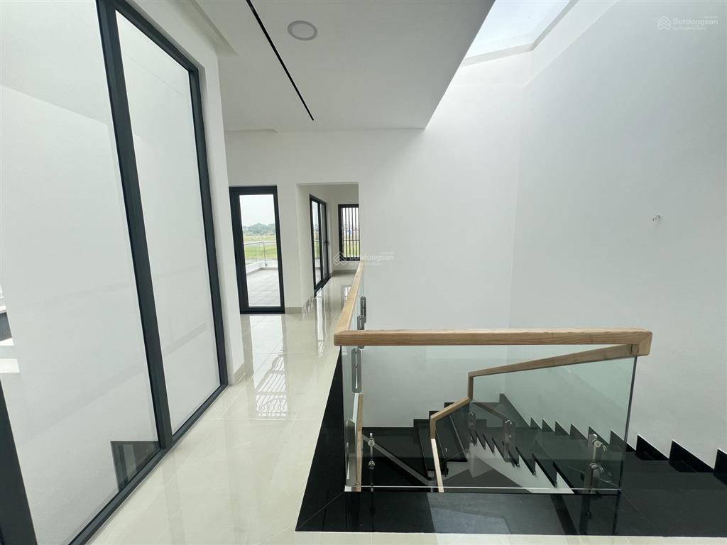 Đtl cho thuê căn bt 8x20,5m, đường 18 trục chính (lộ giới 20m), hoàn thiện nội thất giá 18tr/th