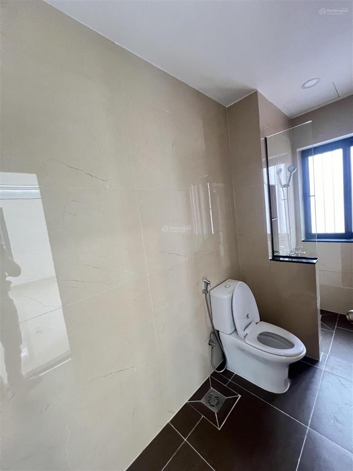 Đtl cho thuê căn bt 8x20,5m, đường 18 trục chính (lộ giới 20m), hoàn thiện nội thất giá 18tr/th