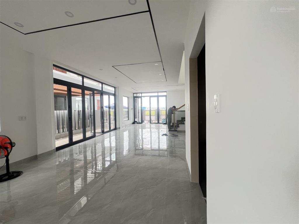 Đtl cho thuê căn bt 8x20,5m, đường 18 trục chính (lộ giới 20m), hoàn thiện nội thất giá 18tr/th