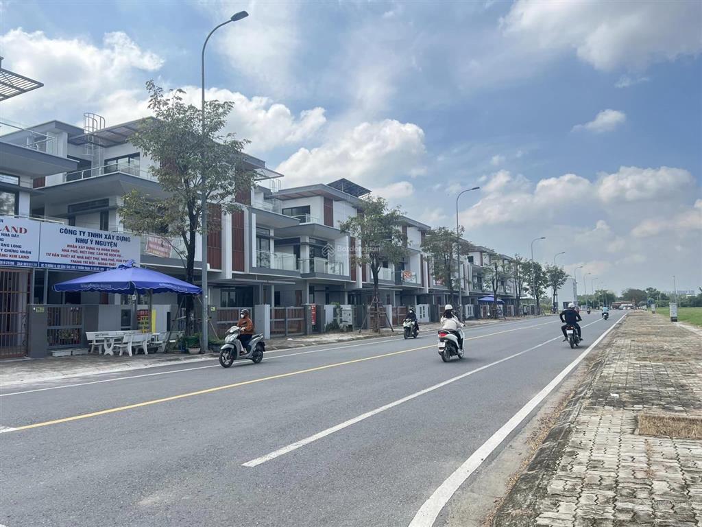 Đtl cho thuê căn bt 8x20,5m, đường 18 trục chính (lộ giới 20m), hoàn thiện nội thất giá 18tr/th