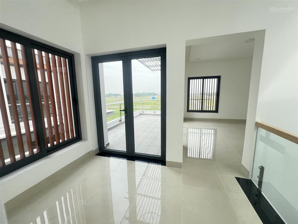 Đtl cho thuê căn bt 8x20,5m, đường 18 trục chính (lộ giới 20m), hoàn thiện nội thất giá 18tr/th