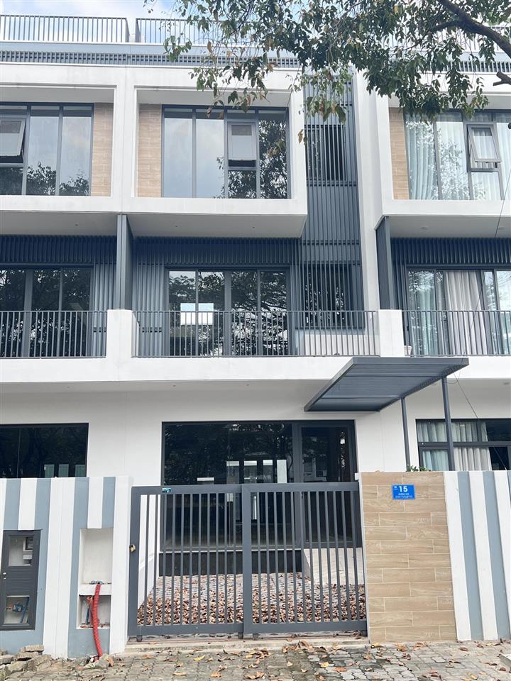 Đông tăng long. gấp bán nhanh 5x20 hoàn thiện nội thất, vị trí đẹp. giá 8.5 tỷ.  0909 483 ***