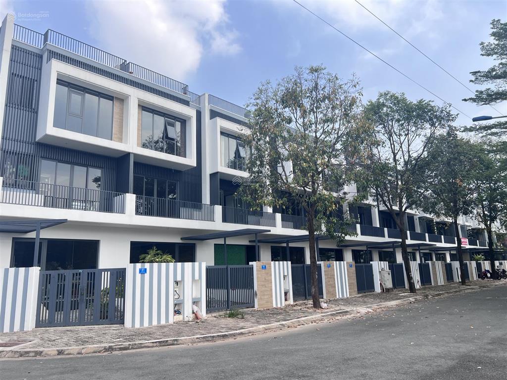 Đông tăng long. gấp bán nhanh 5x20 hoàn thiện nội thất, vị trí đẹp. giá 8.5 tỷ.  0909 483 ***
