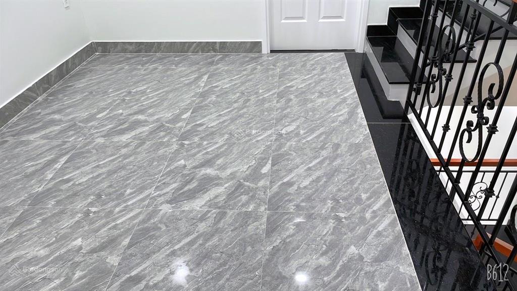 Cho thuê nhà phố 5x20 đông tăng long. nhà hoàn thiện nội thất, 4pn. giá 12 triệu/tháng.