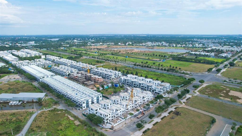 Đông tăng long  bán gấp căn song lập dt 8x20m 3 lầu giá 10.8 tỷ, sổ sẵn.  0909 483 ***(mr niệm)