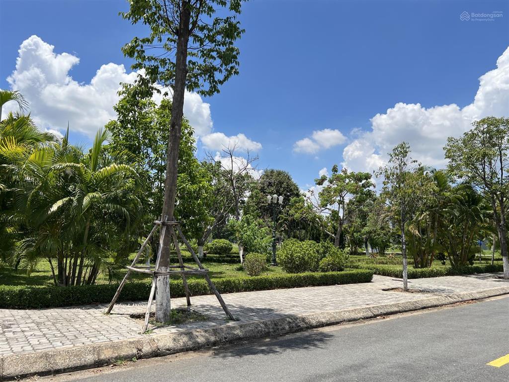 Hàng ngộp đông tăng long. lô 5x20m đối diện công viên, đường trước đất 22m, sổ sẵn giá 6,9 tỷ