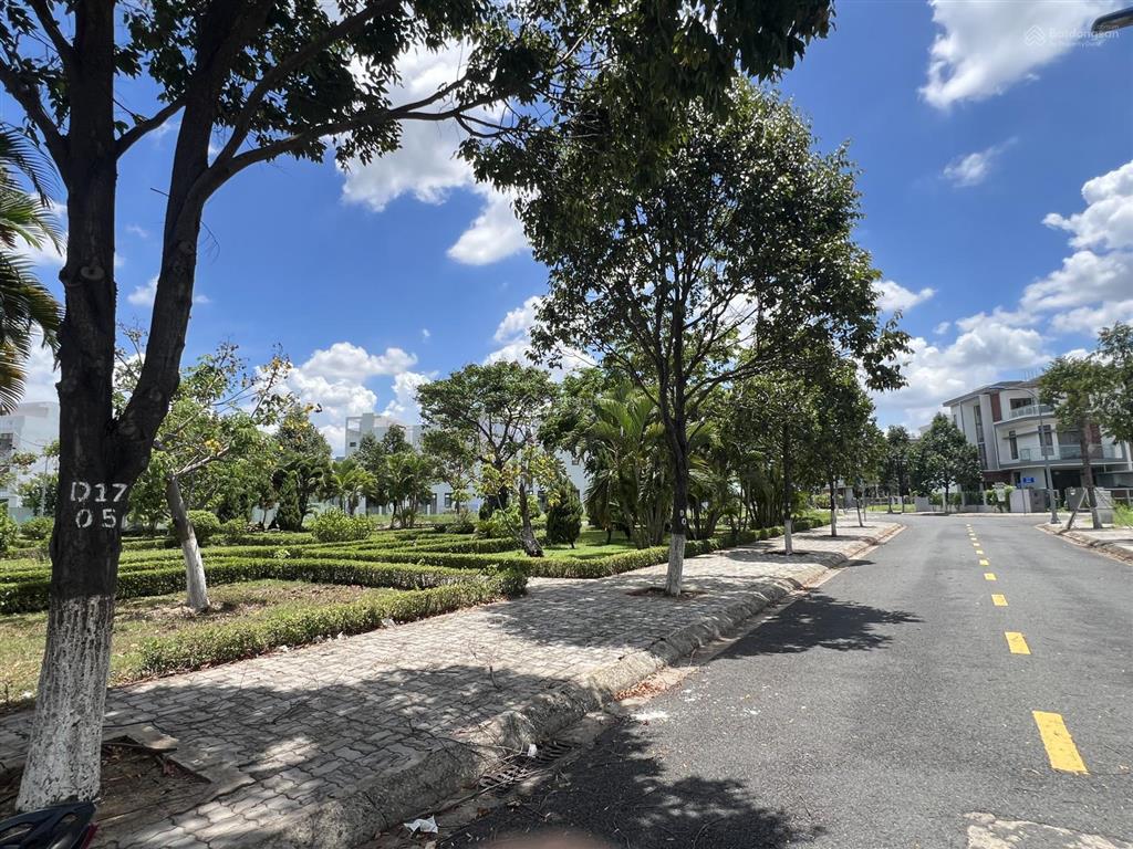 Hàng ngộp đông tăng long. lô 5x20m đối diện công viên, đường trước đất 22m, sổ sẵn giá 6,9 tỷ