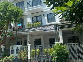 Gấp bán căn nhà 5x20 hđmb đối diện công viên, full nội thất cao cấp, đang có hđ thuê sẵn. 20 tỷ