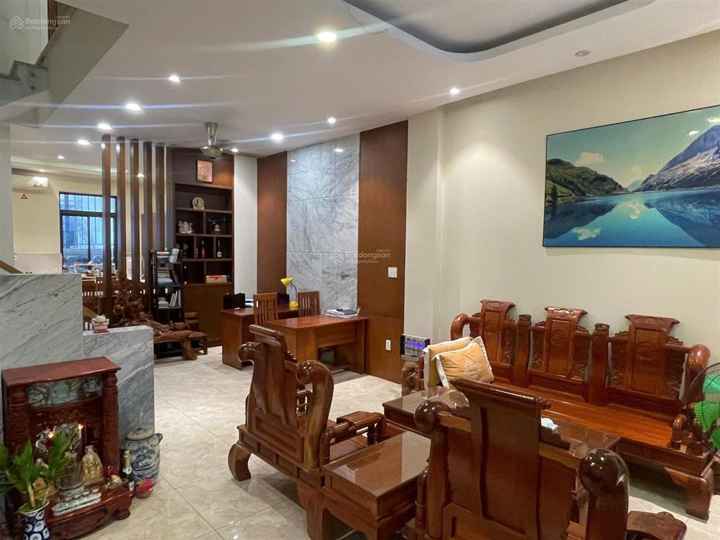 Gấp bán căn nhà 5x20 hđmb đối diện công viên, full nội thất cao cấp, đang có hđ thuê sẵn. 19,x tỷ