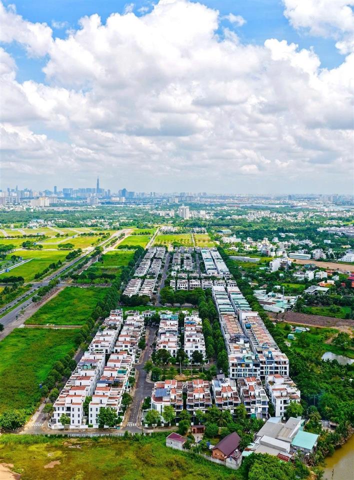 Ngộp, bán gấp căn bt 8x20m đông tăng long. 1 trệt 3 lầu, sổ sẵn giá 9,7 tỷ,  0909 483 ***