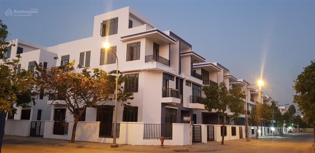 Ngộp, bán gấp căn bt 8x20m đông tăng long. 1 trệt 3 lầu, sổ sẵn giá 9,7 tỷ,  0909 483 ***