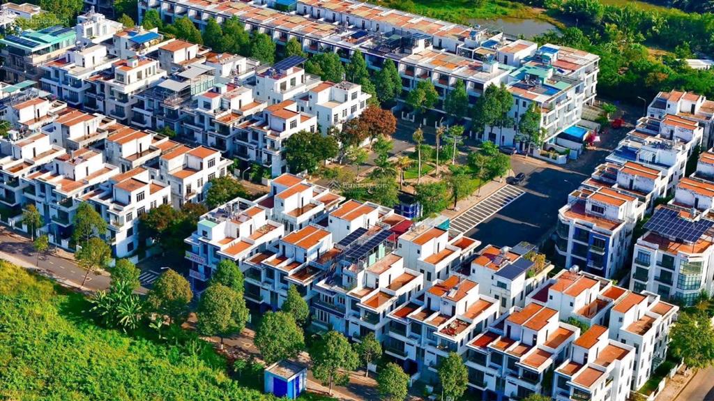 Ngộp, bán gấp căn bt 8x20m đông tăng long. 1 trệt 3 lầu, sổ sẵn giá 9,7 tỷ,  0909 483 ***