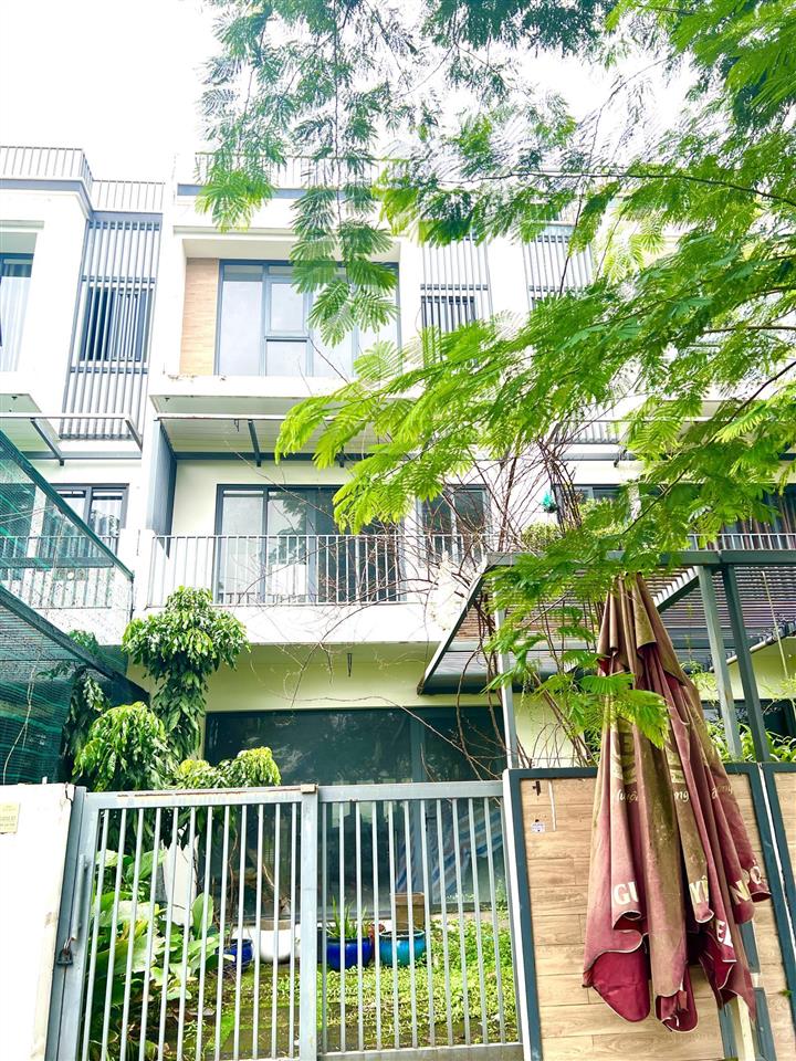 Hàng ngộp. bán gấp căn nhà phố đông tăng long 7,1 tỷ, 5x20 nhà thô, sổ sẵn khu bason.  0909 483 ***