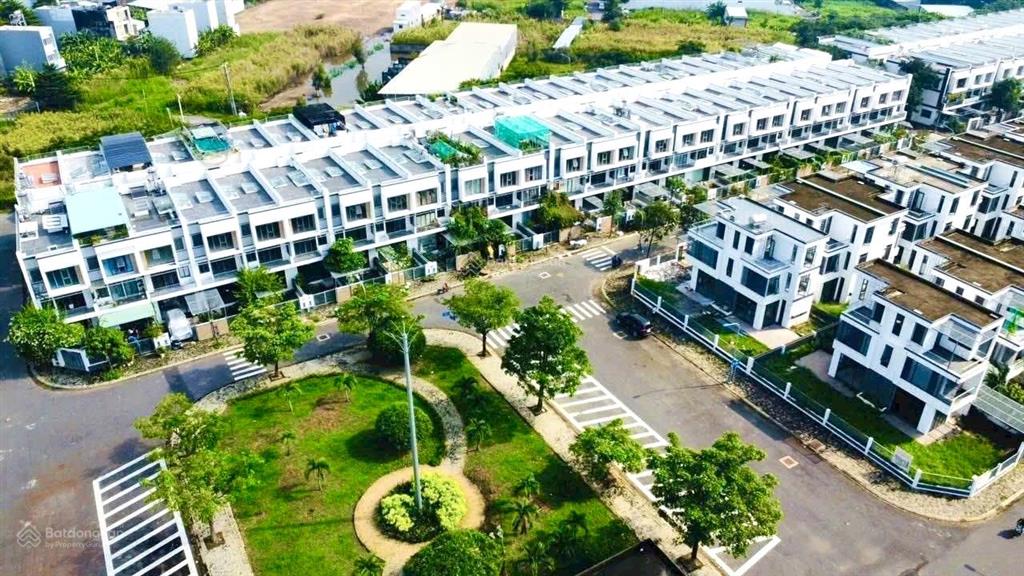 Hàng ngộp. bán gấp căn nhà phố đông tăng long 7,1 tỷ, 5x20 nhà thô, sổ sẵn khu bason.  0909 483 ***