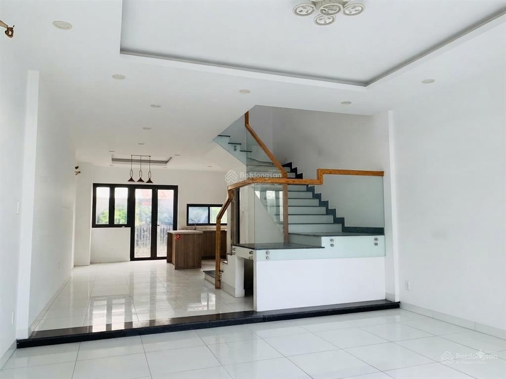 Gấp. bán căn đông tăng long 5x20m hướng nam, hoàn thiện nội thất, đối diện công viên. giá 7.7 tỷ