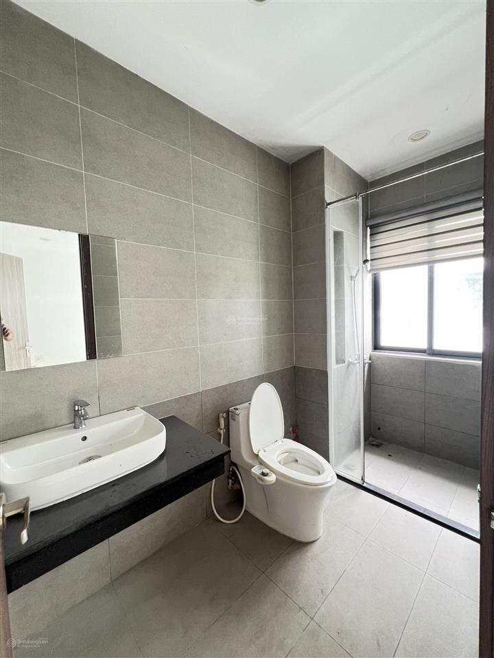 Gấp. bán căn đông tăng long 5x20m hướng nam, hoàn thiện nội thất, đối diện công viên. giá 7.7 tỷ