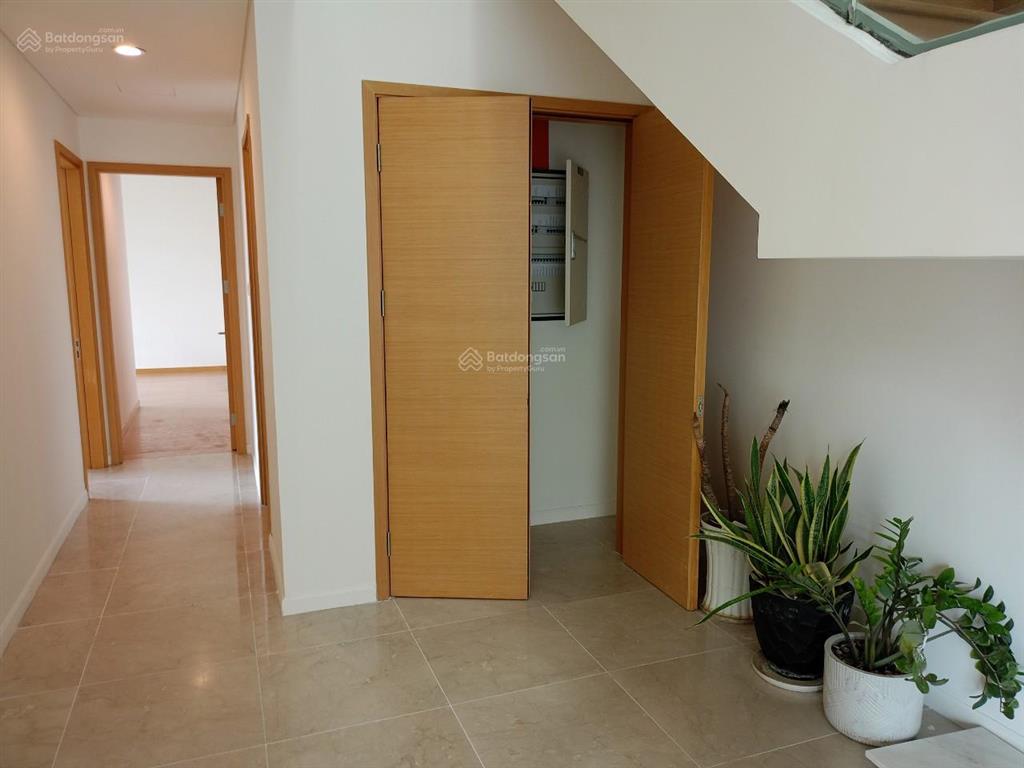 Hàng hiếm  bán penthouse the vista an phú nội thất cơ bản, sân vườn riêng sổ sẵn, giá đầu tư