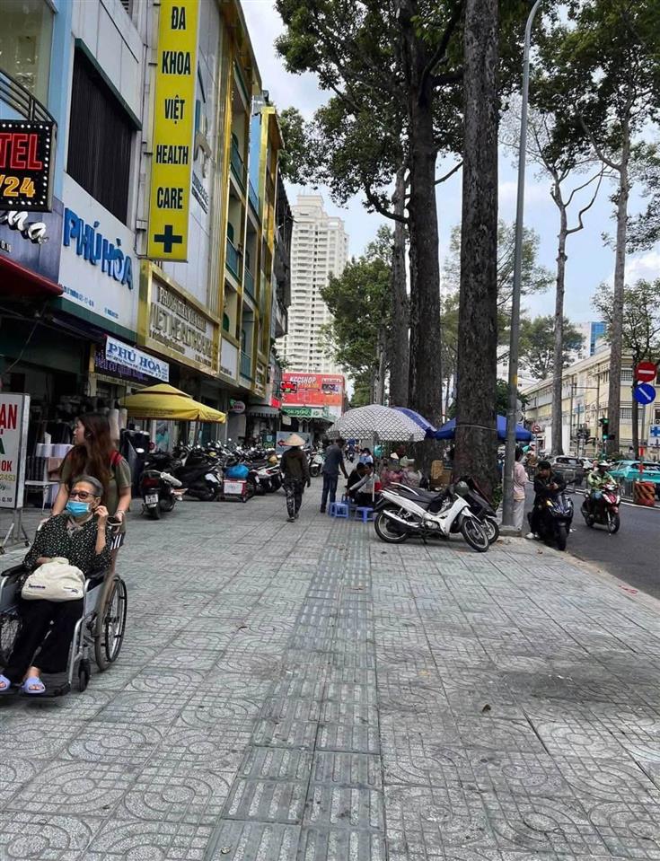 Bán nhà mặt tiền lý thường kiệt  ngay góc nguyễn chí thanh, quận 10  5 lầu thang máy
