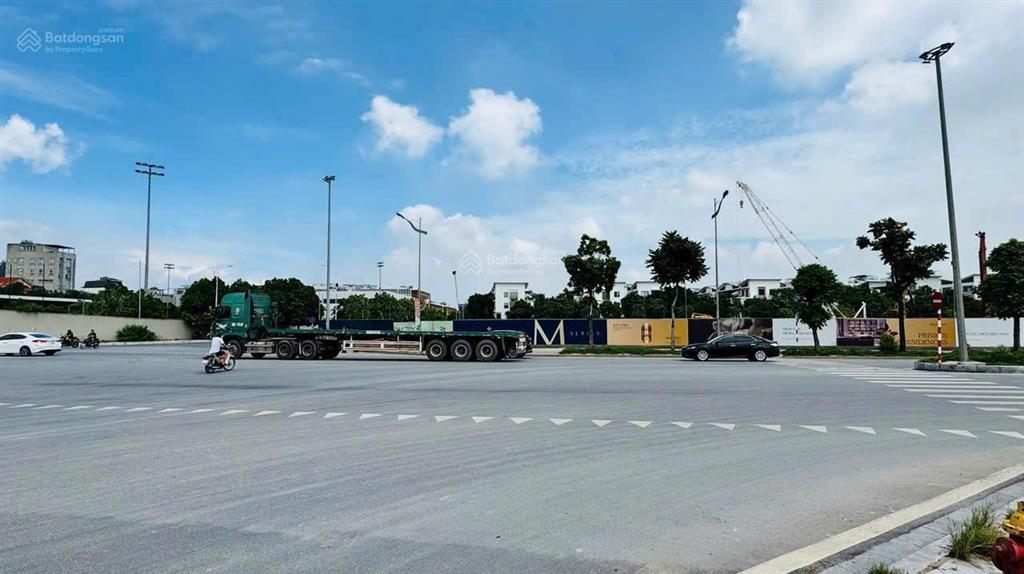 Quỹ đất vàng mặt phố long biên với dt 345m2, mặt tiền 26m, gần các khu đô thị và chung cư cao cấp.