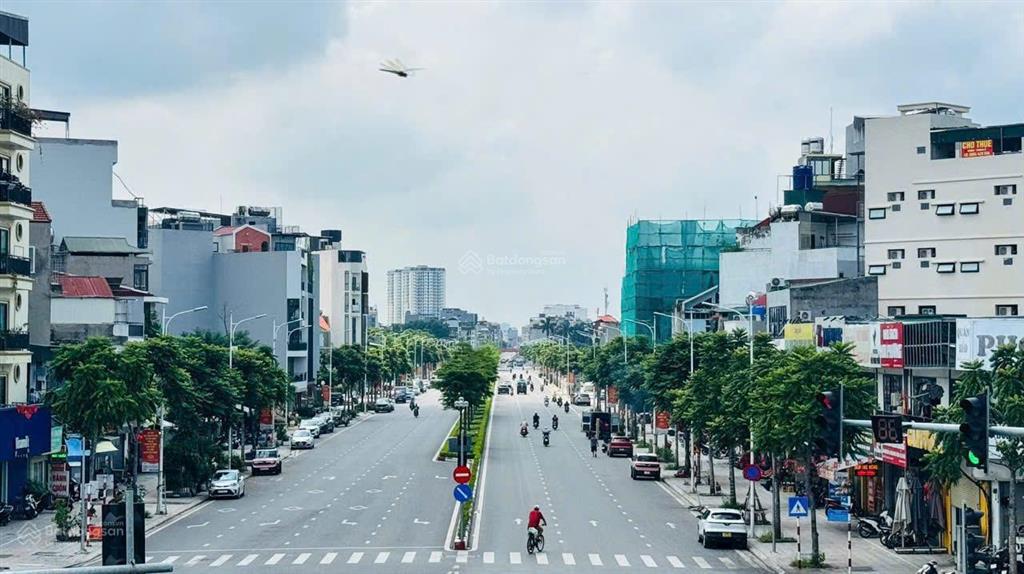 Quỹ đất vàng mặt phố long biên với dt 345m2, mặt tiền 26m, gần các khu đô thị và chung cư cao cấp.