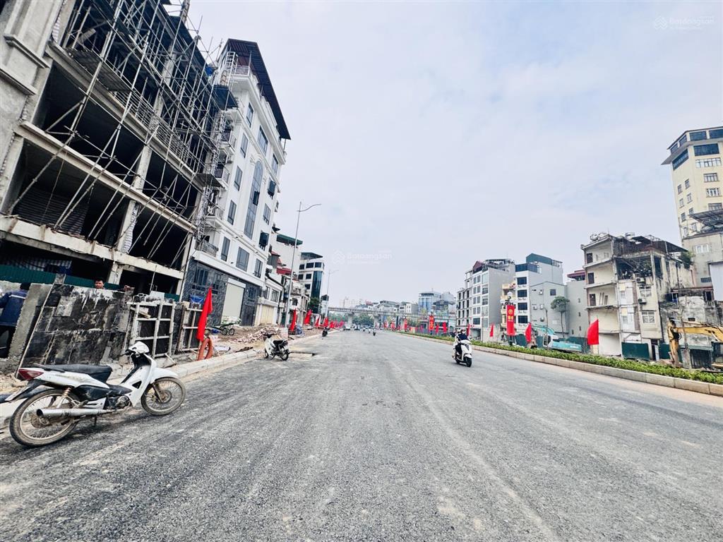 Bán đất mặt đường vành đai 2.5 mở rộng đoạn cầu giấy  dương đình nghệ. dt 100m, mt 8m, vỉa hè rộng