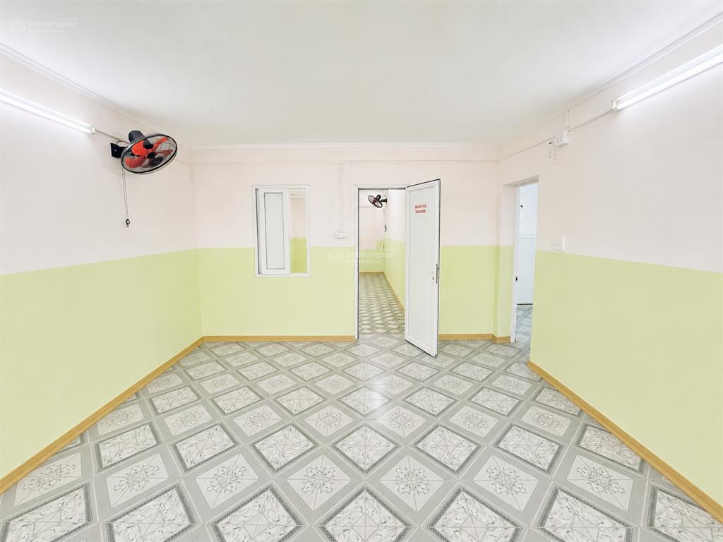 Tập thể tầng 1  khu thành công  dt 60m2  3pn  2 mặt ngõ  ô tô đỗ cửa. phù hợp giữ tiền, đầu tư