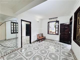 Tập thể thành công, tầng 3, dtsd 60m2, 2 ngủ 1 vệ sinh. ở hoặc cho thuê giữ tiền